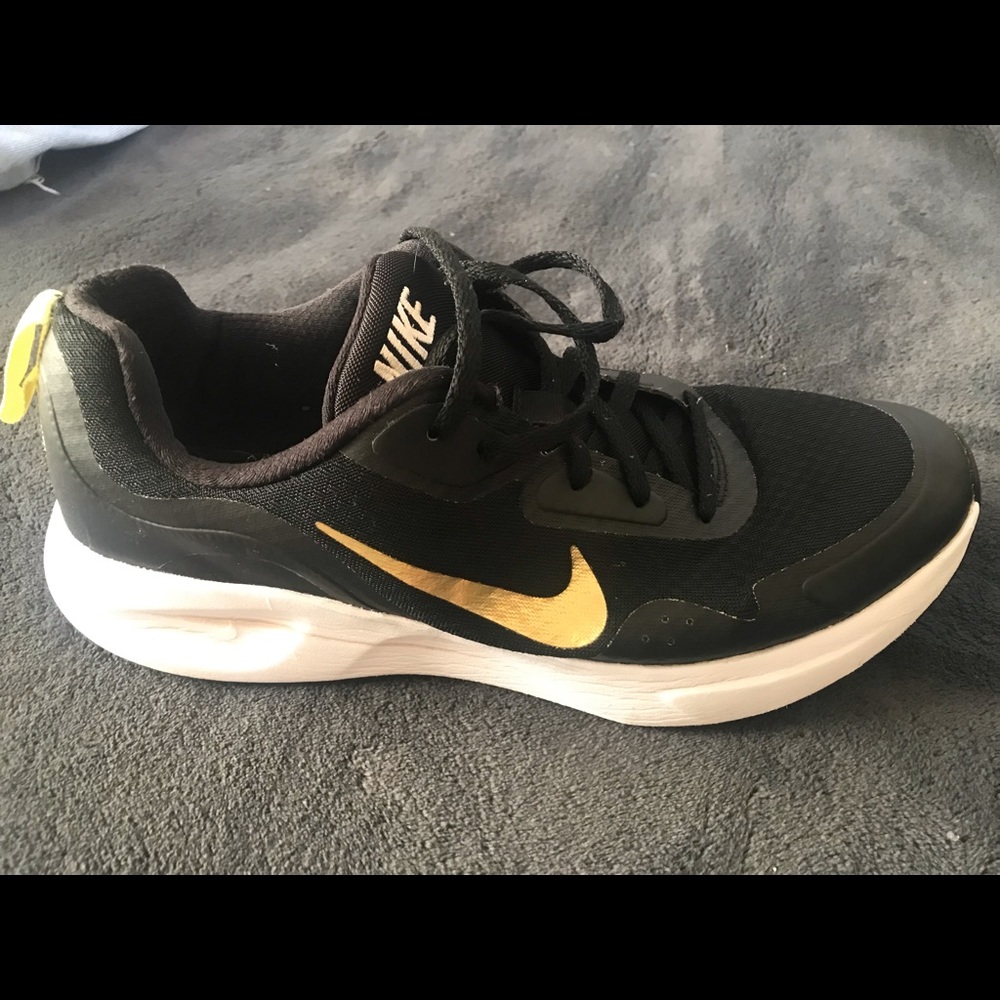NIKE 9.5 womens